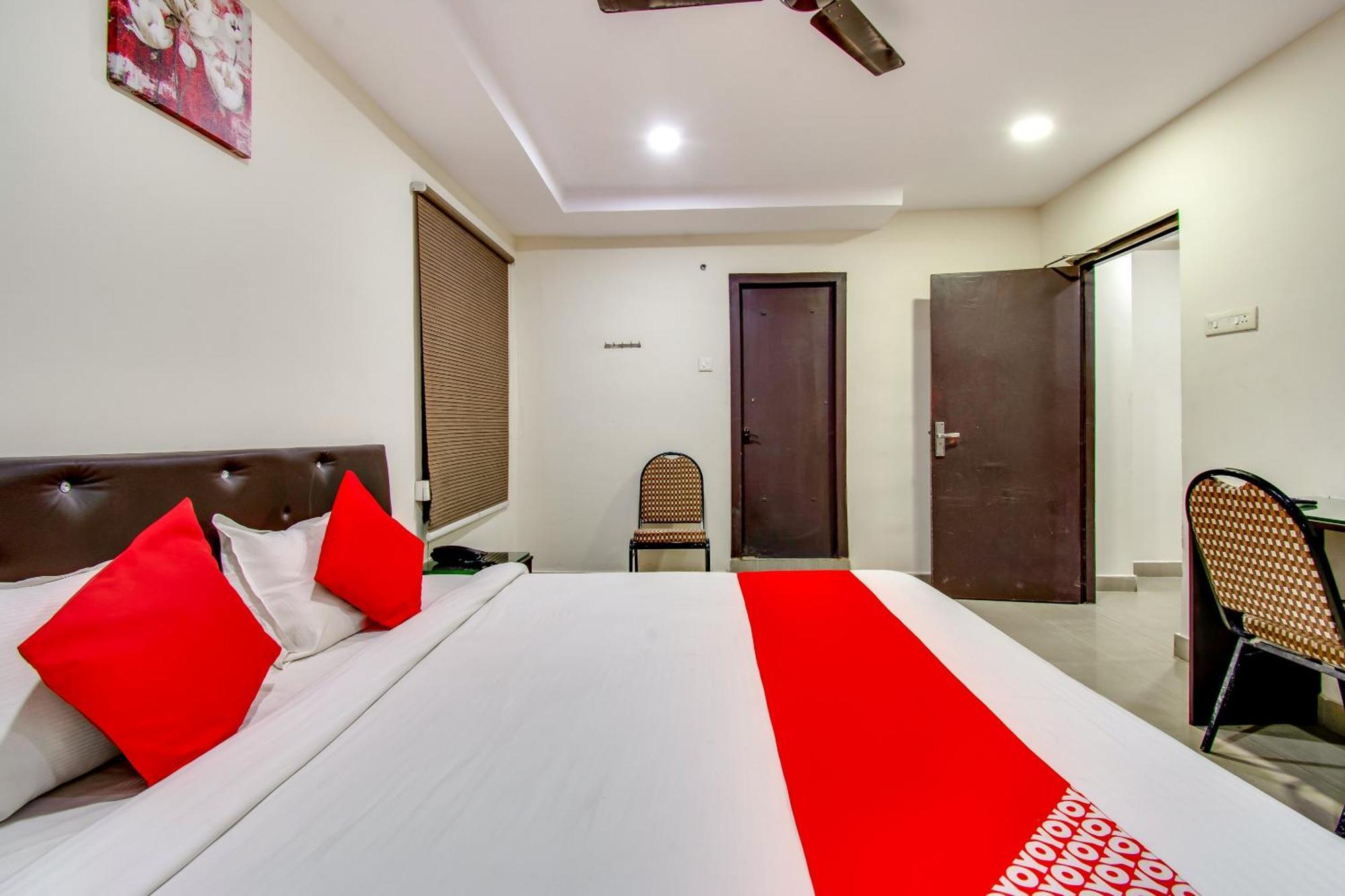 Oyo Akshaya Inn Vijayawāda エクステリア 写真